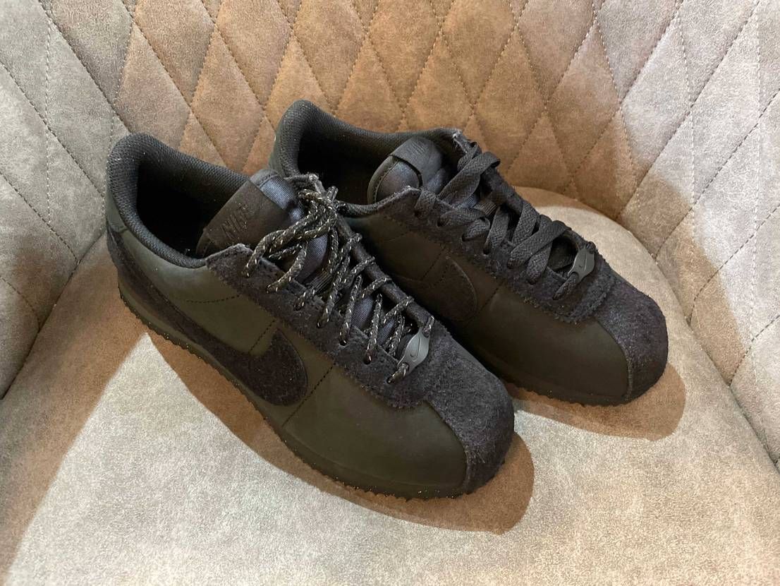 靴紐どっちにしようか悩みます😊
　やっぱり黒かな？？