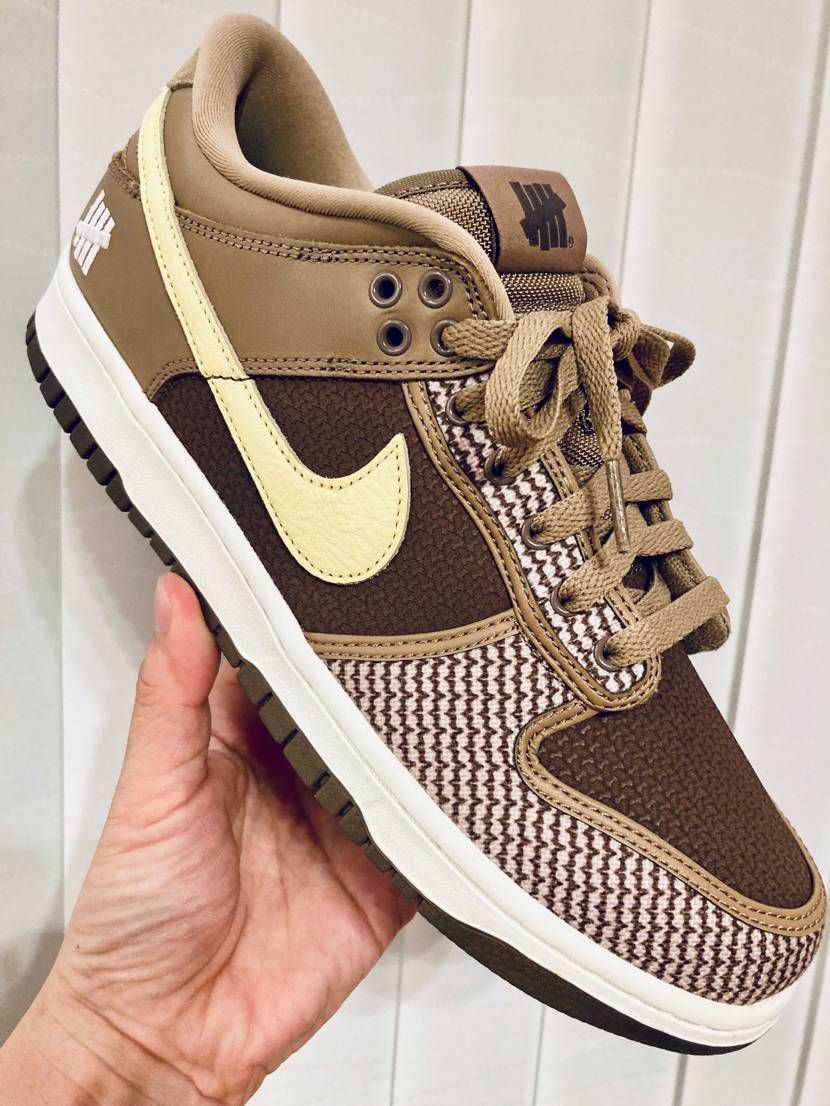 仕事で疲れてフラフラになりながら
家に帰り着くと、
玄関に放りだされた段ボー