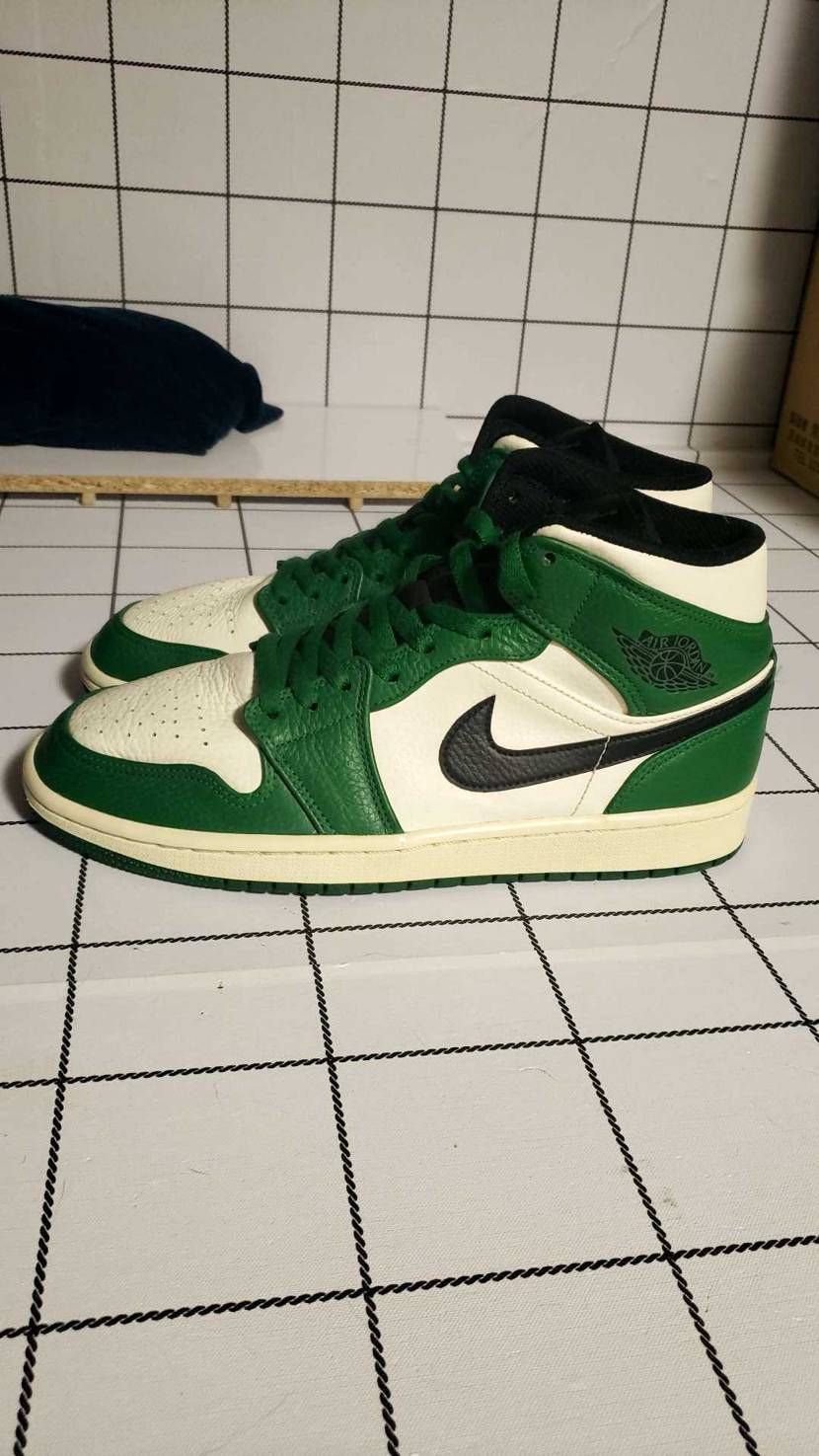 普段はメンズ、WMNS共に26.0cmを履きますが、こちらは