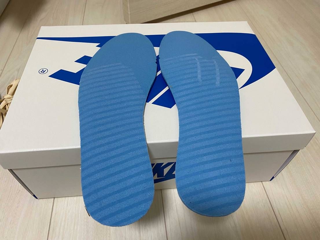 色々あってやっと手元にきた。
BOX、備品、スニーカーと全体的にキレイでよかっ