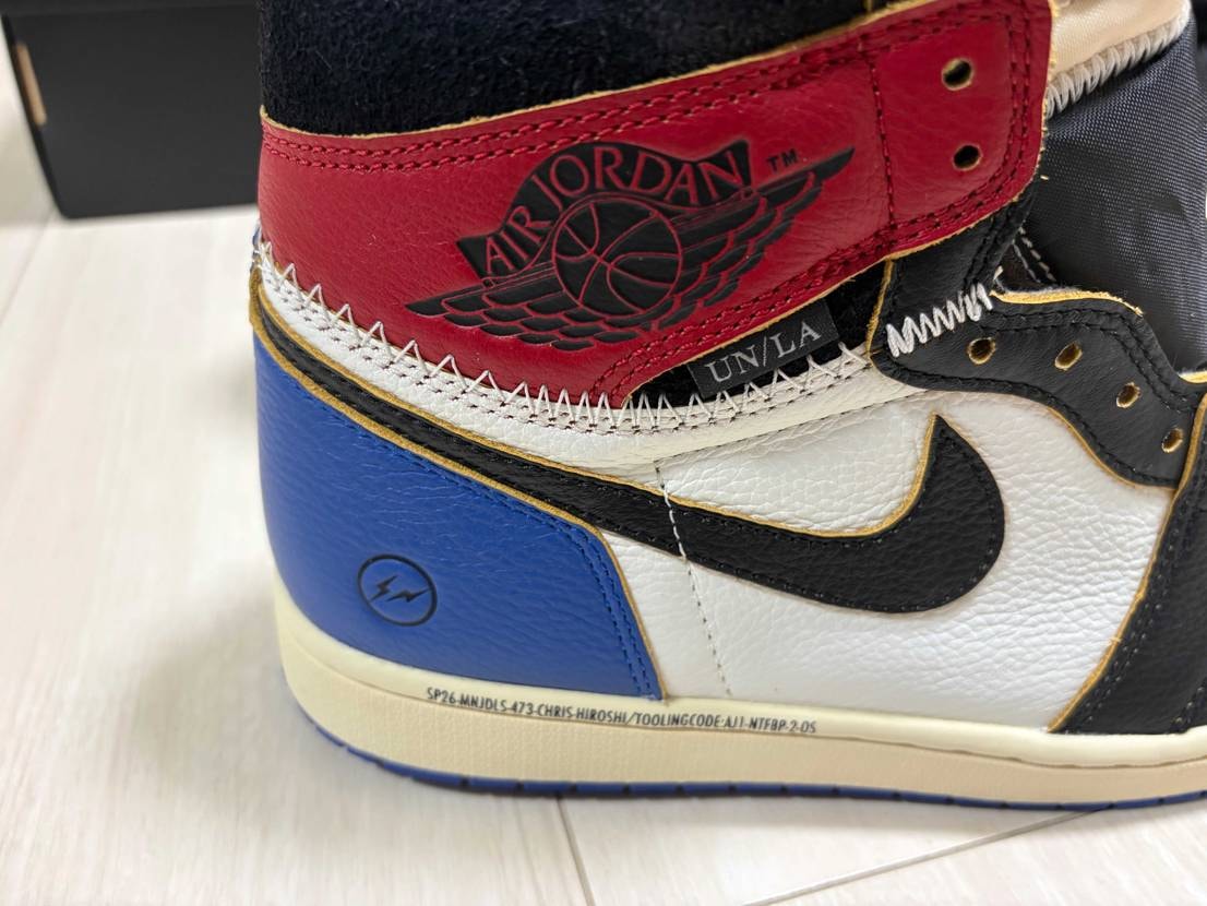 再販確定日にプレ購入到着😁
BOX綺麗でスニーカーも黒タグ付き良個体でよかった