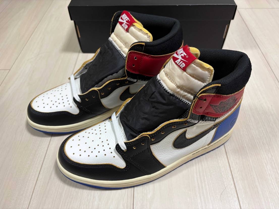 再販確定日にプレ購入到着😁
BOX綺麗でスニーカーも黒タグ