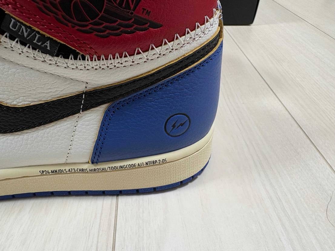 再販確定日にプレ購入到着😁
BOX綺麗でスニーカーも黒タグ