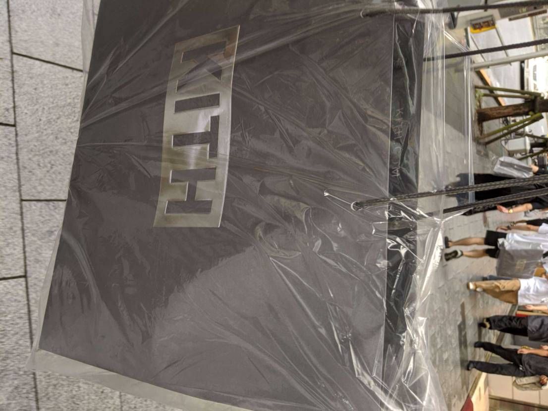 KITHに行ってきました!!　目玉のAir force 1 ですが、店員さんにサ