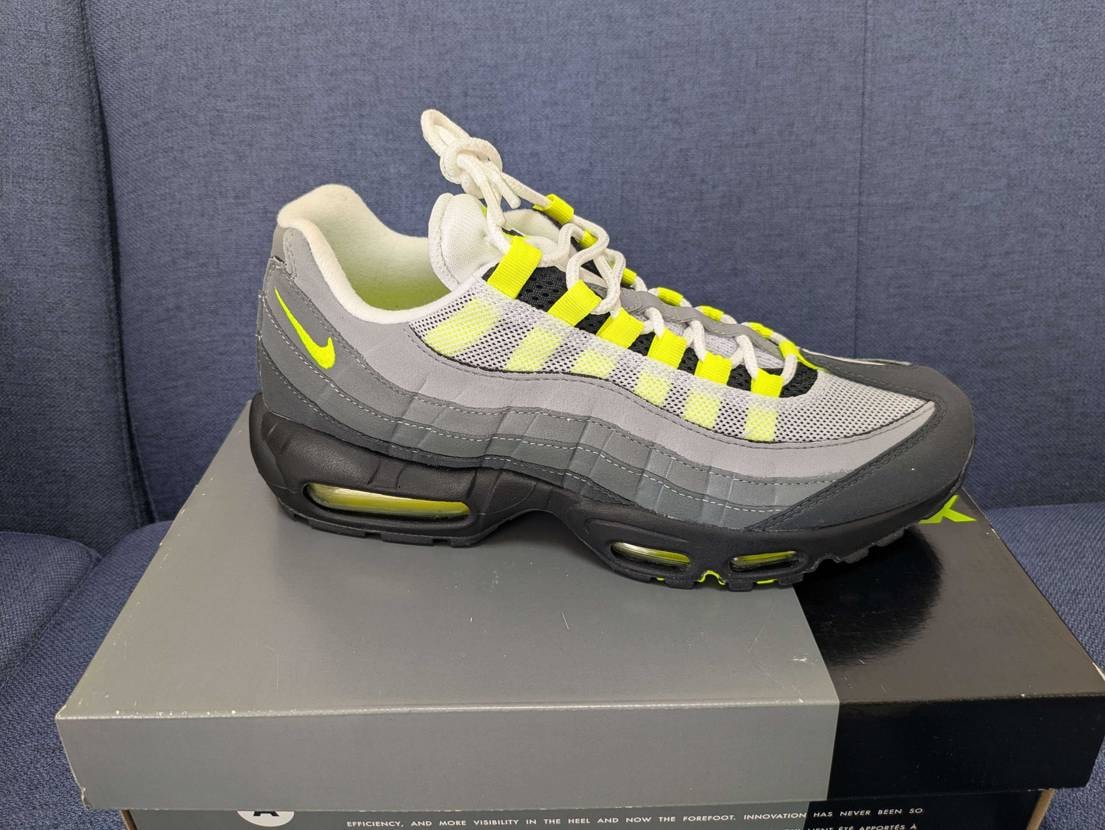 こちらは2020年版
久しぶりに箱から出して足を入れてみたら「あら、小さくない