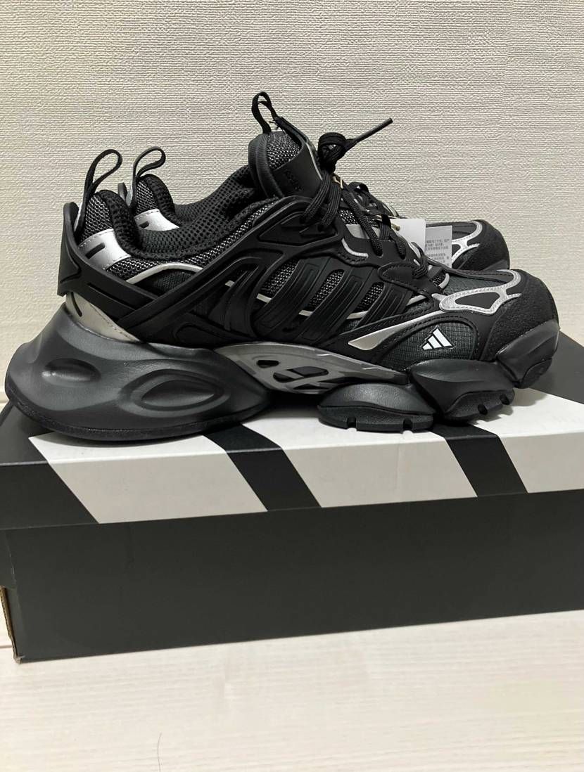 日本で発売されなさそうなので海外某サイトで買いました。ところでadidas Ve