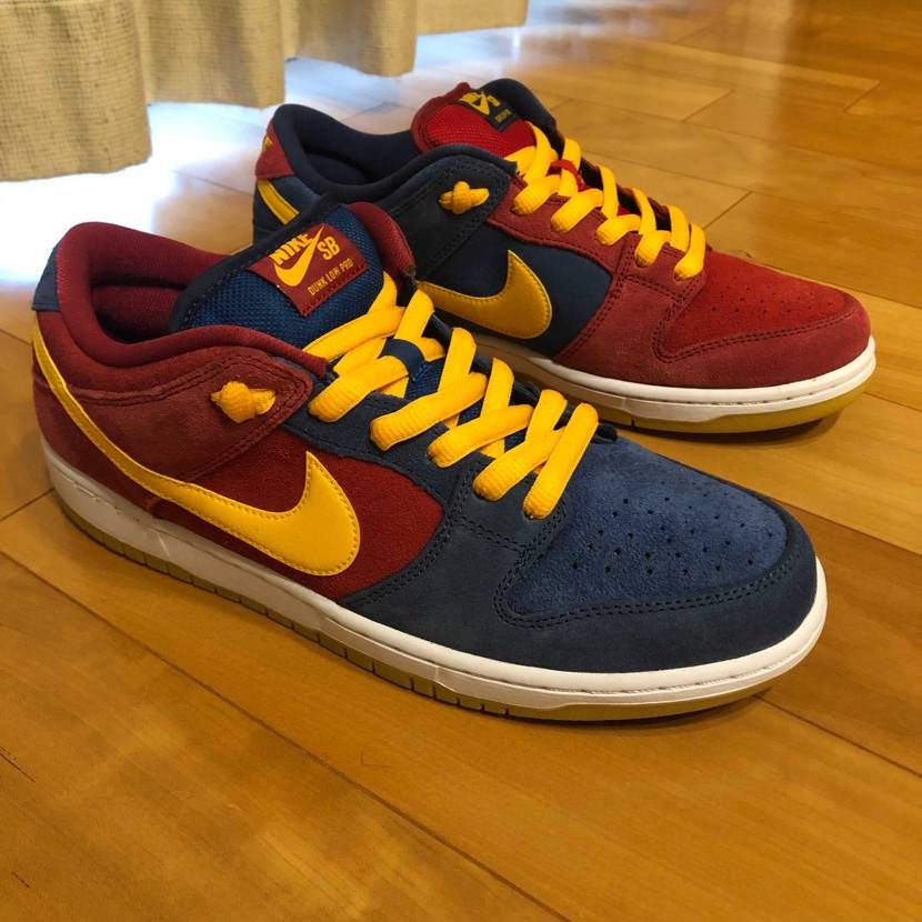 スニダンで購入したダンクSB バルセロナが届いたので紐遊び。白も用意してみたけど