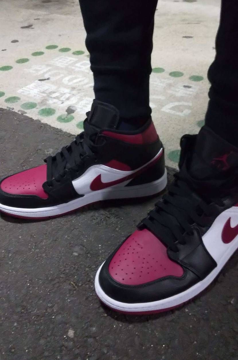 AJ1MID初履き！
今のところ日本未発売！
レッドというか