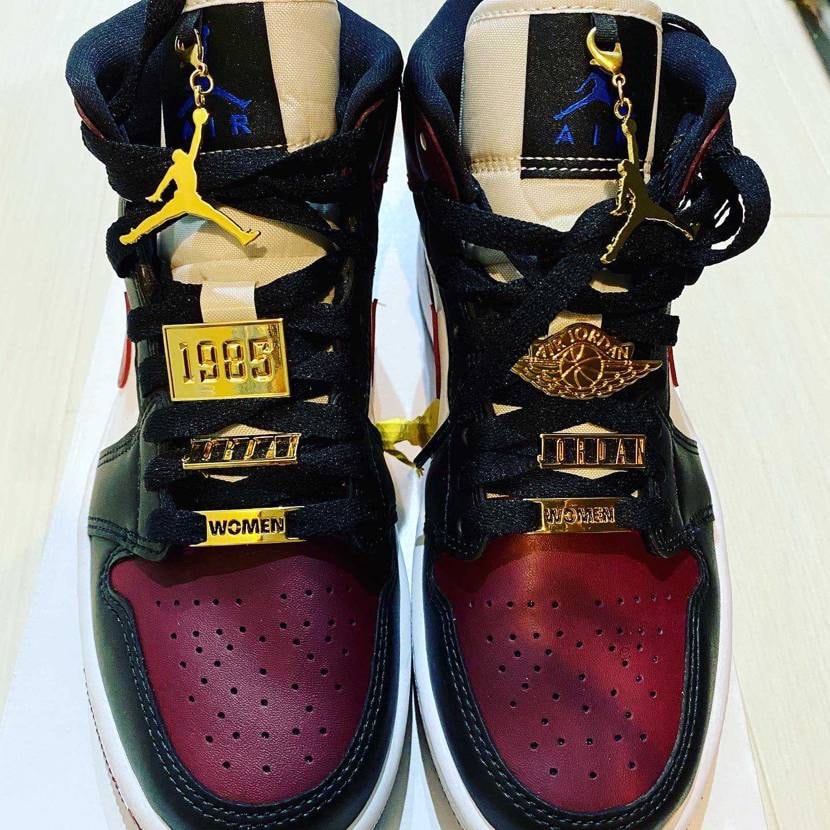 Love my jordan shoes☺️☺️
It i