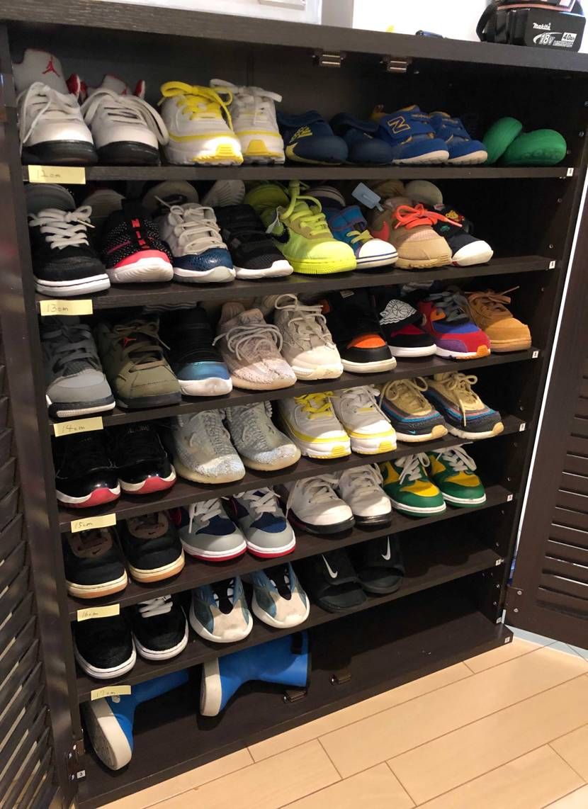 子供用に安めの下駄箱買いました。

組み立てるのけっこう大変だった😅
出来