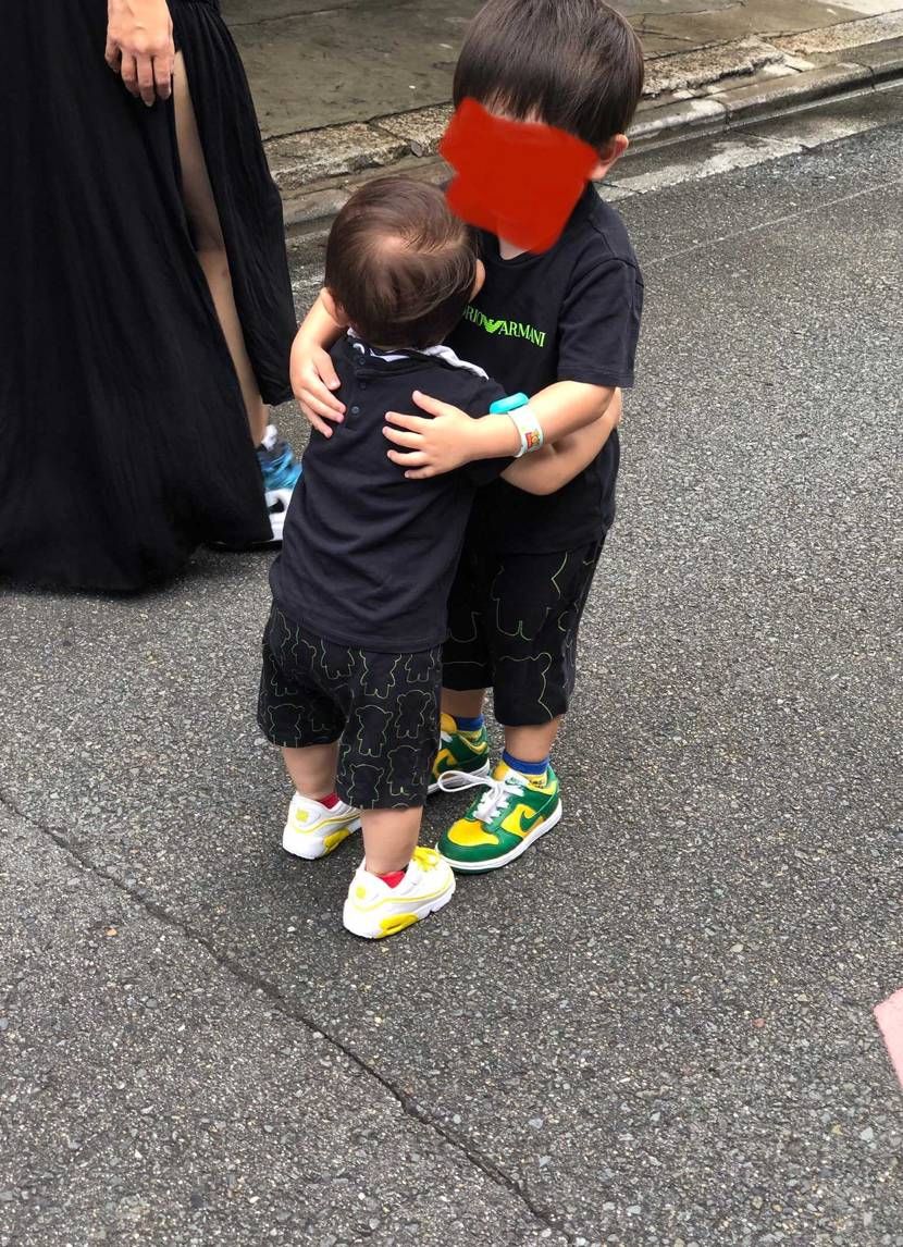 何故か突然抱き合うおチビ達🥰

そして本日届いたダンクとイージーです😊