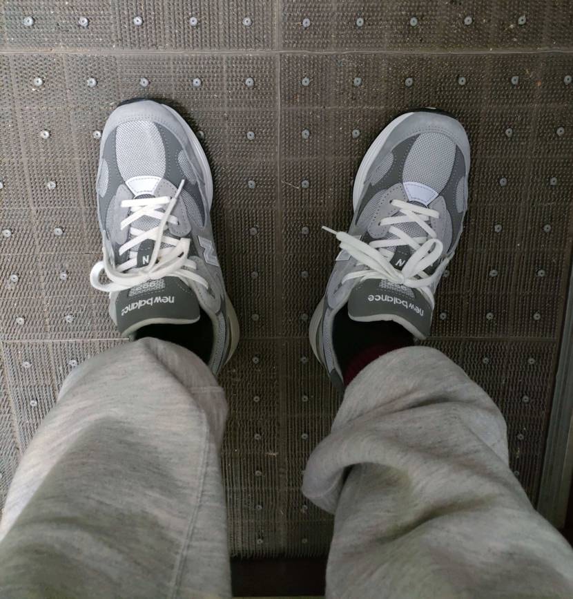 久々に履いたけどやっぱグレーだな😌

明日みなさんがAJ1シカゴ当たりますよ