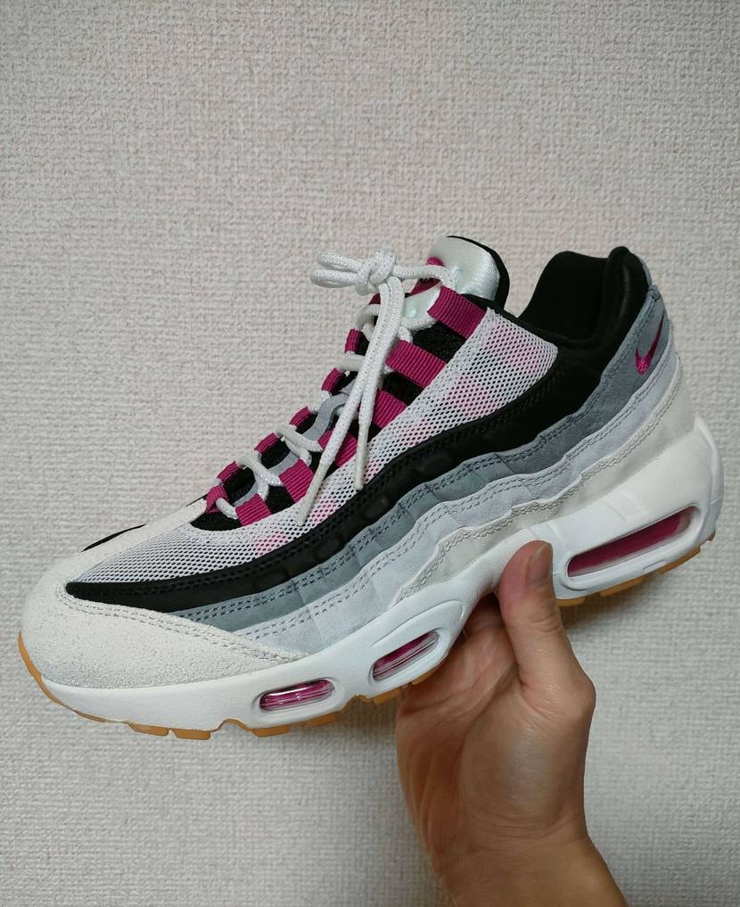 こちらでした💁‍♂️
写真ではわかりにくですが右足の方の靴