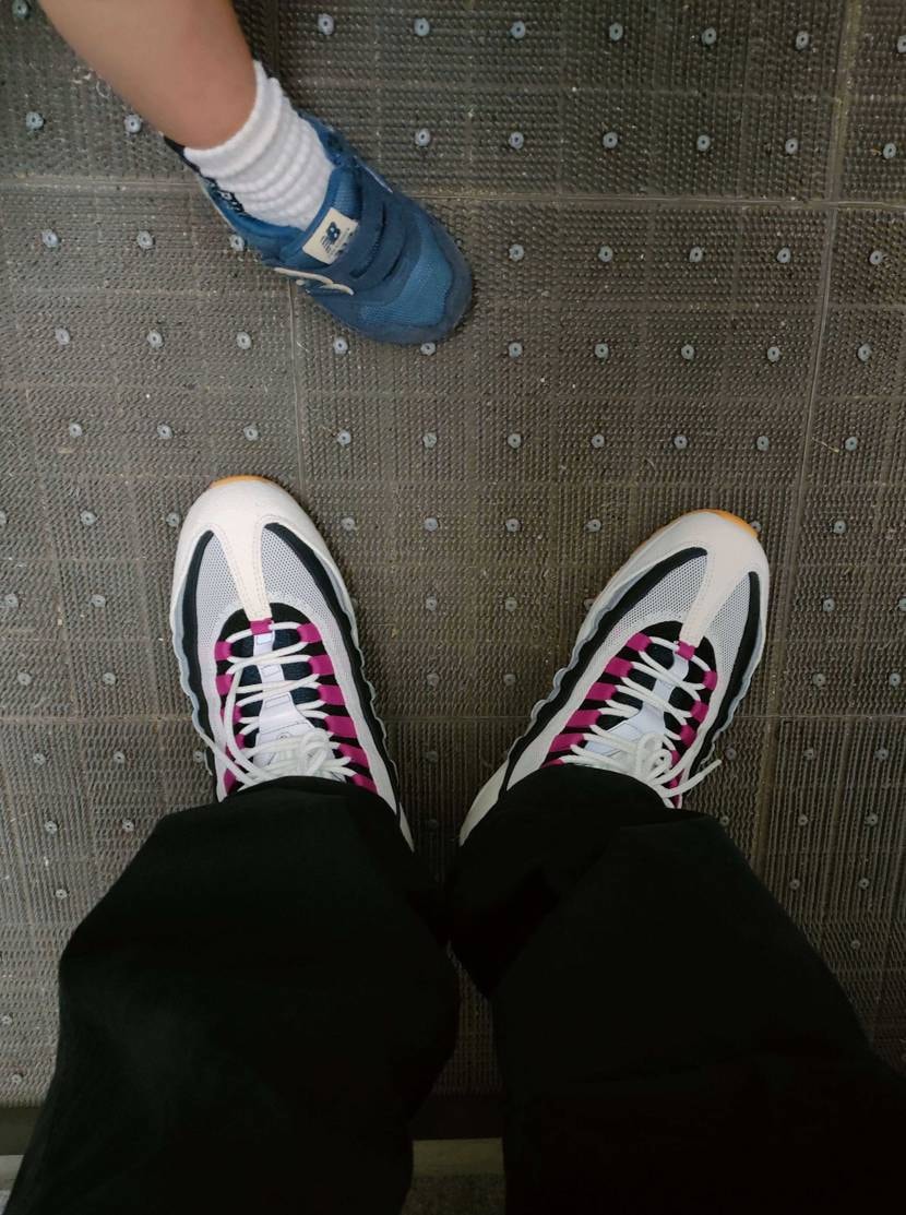 こちらでした💁‍♂️
写真ではわかりにくですが右足の方の靴