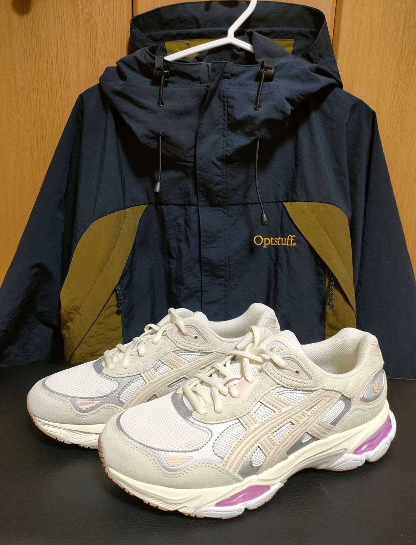 本日、41歳になりました🙈
自分に誕プレをと、optsuffのシェルパーカーは