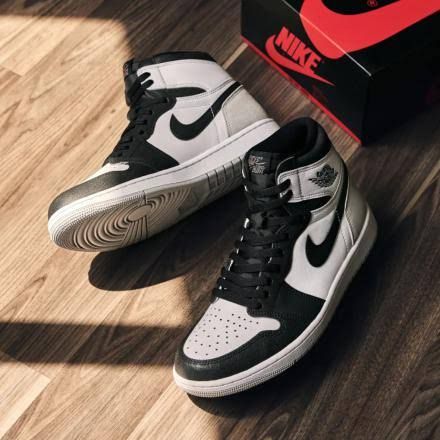 ジョーダン1ハイのブリーチドコーラルのシューレースみなさんは何色推しですか？？！