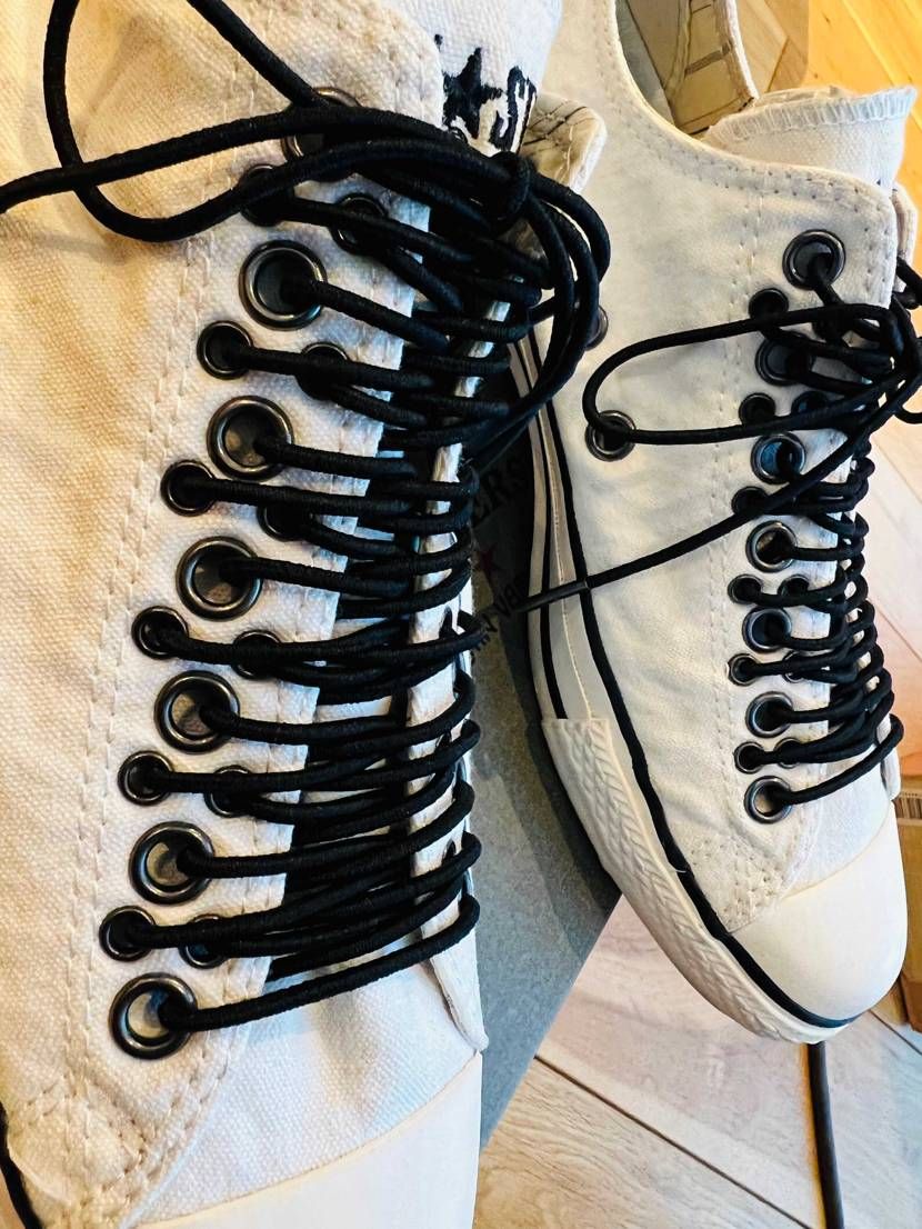 コンバース×ジョン・バルベイトス😆
無数のアイレットと半透