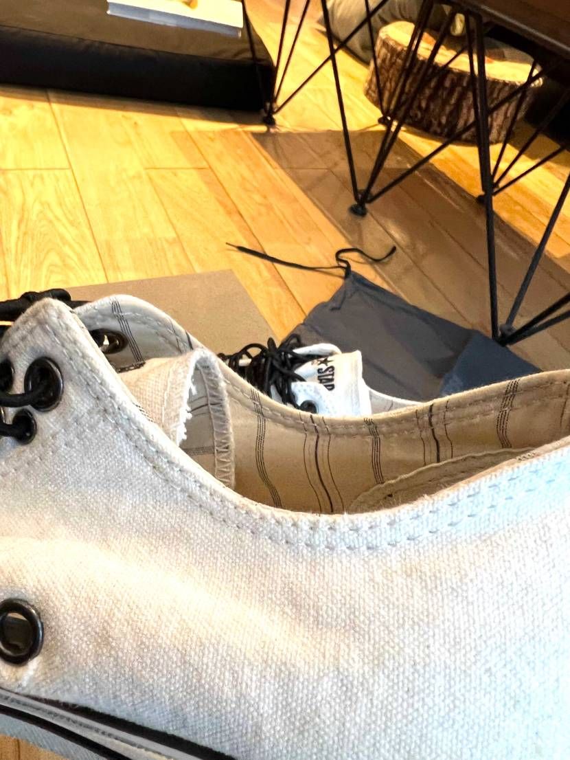 コンバース×ジョン・バルベイトス😆
無数のアイレットと半透