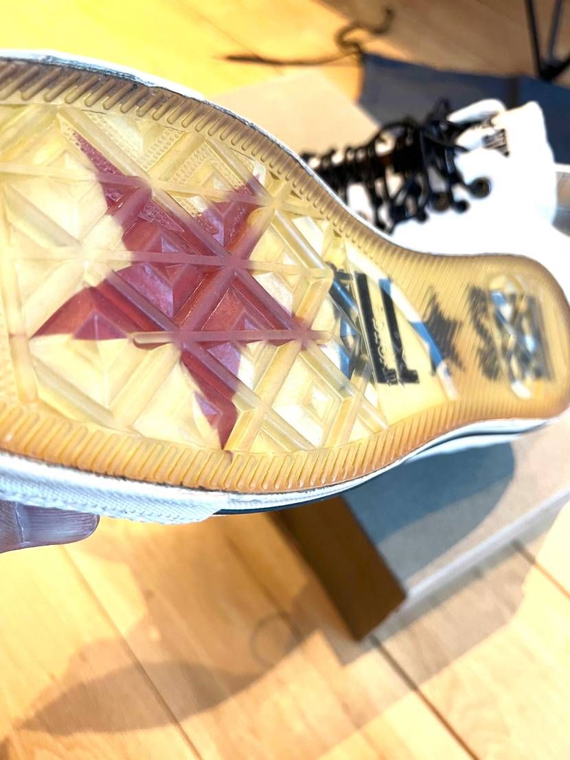 コンバース×ジョン・バルベイトス😆
無数のアイレットと半透