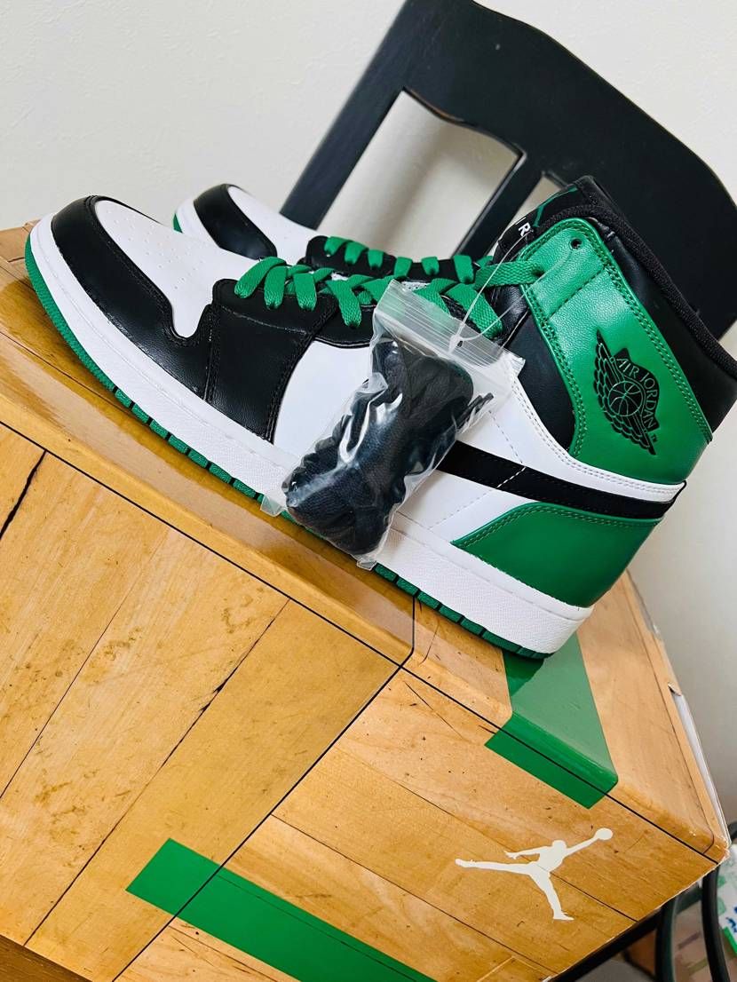 AJ1セルティック。この配色カッコいいよね！😁
まぁ、言ってもしょうがないけど