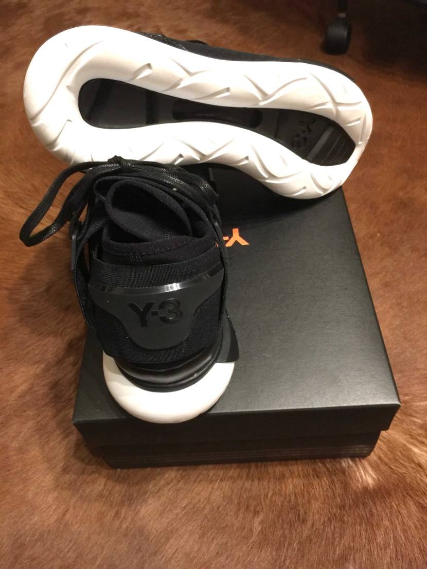 ここではあまり見かけないY-3のカーサハイ😁
今ではこのデ
