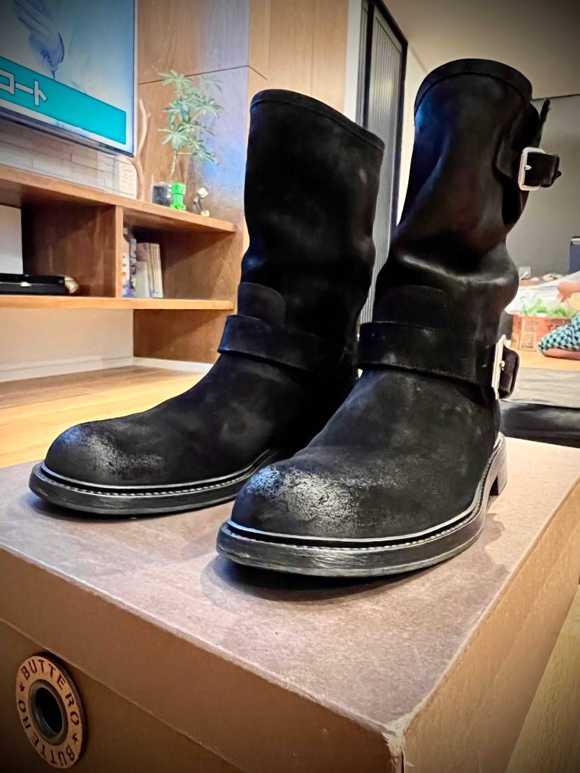 スニーカーじゃないけど、エンジニアブーツ😁
これ革の質感めちゃめちゃ良い！