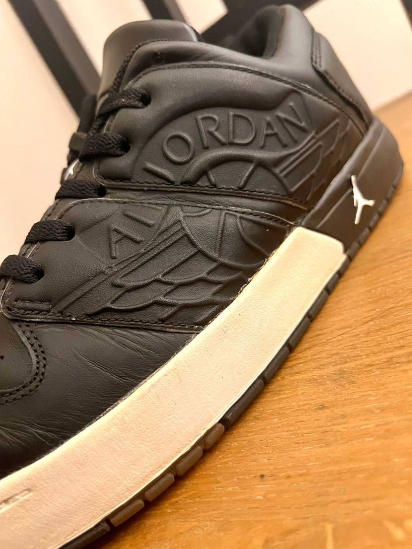 今日はAJ1ニューレトロ！
ウィングロゴの型押しが珍しくていいね！
まさかの