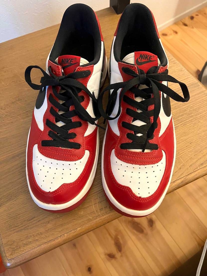 エースのシカゴカラー履いて
AJ1シカゴまで待機w