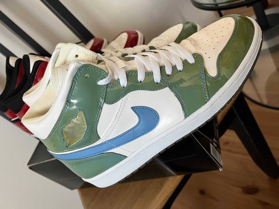 すっかり色が変わってしまった
AJ1ノースカロライナブルーのパテント😅
この