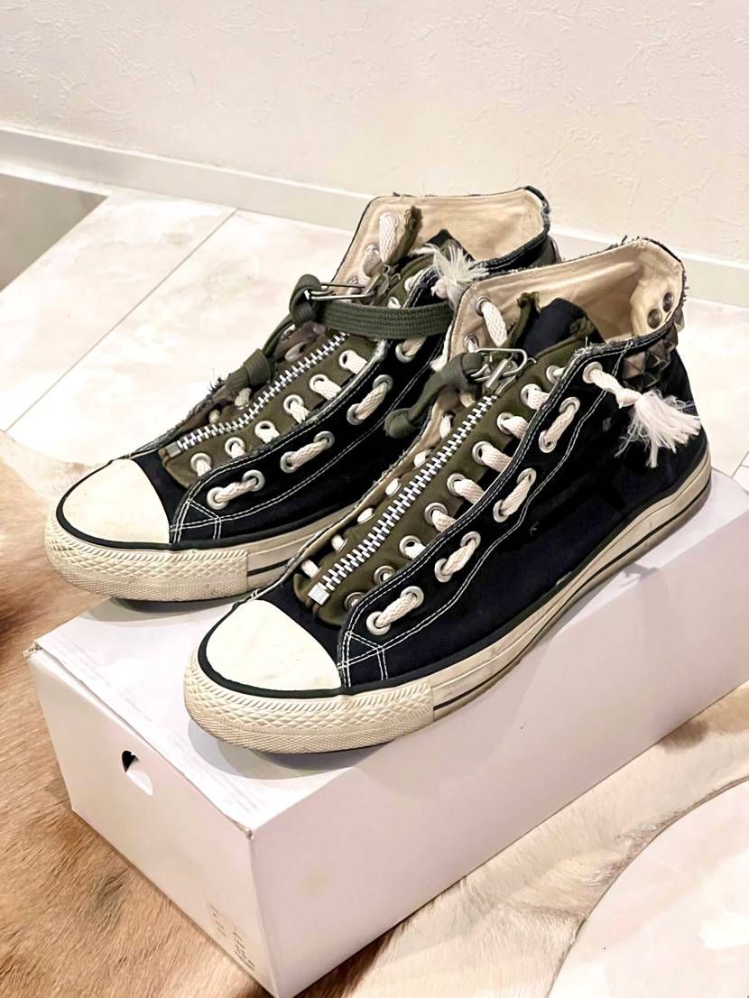 ソロイスト×アンカバ😄
左右非対称で左がスタッズ、右がベルトのデザイン
割と