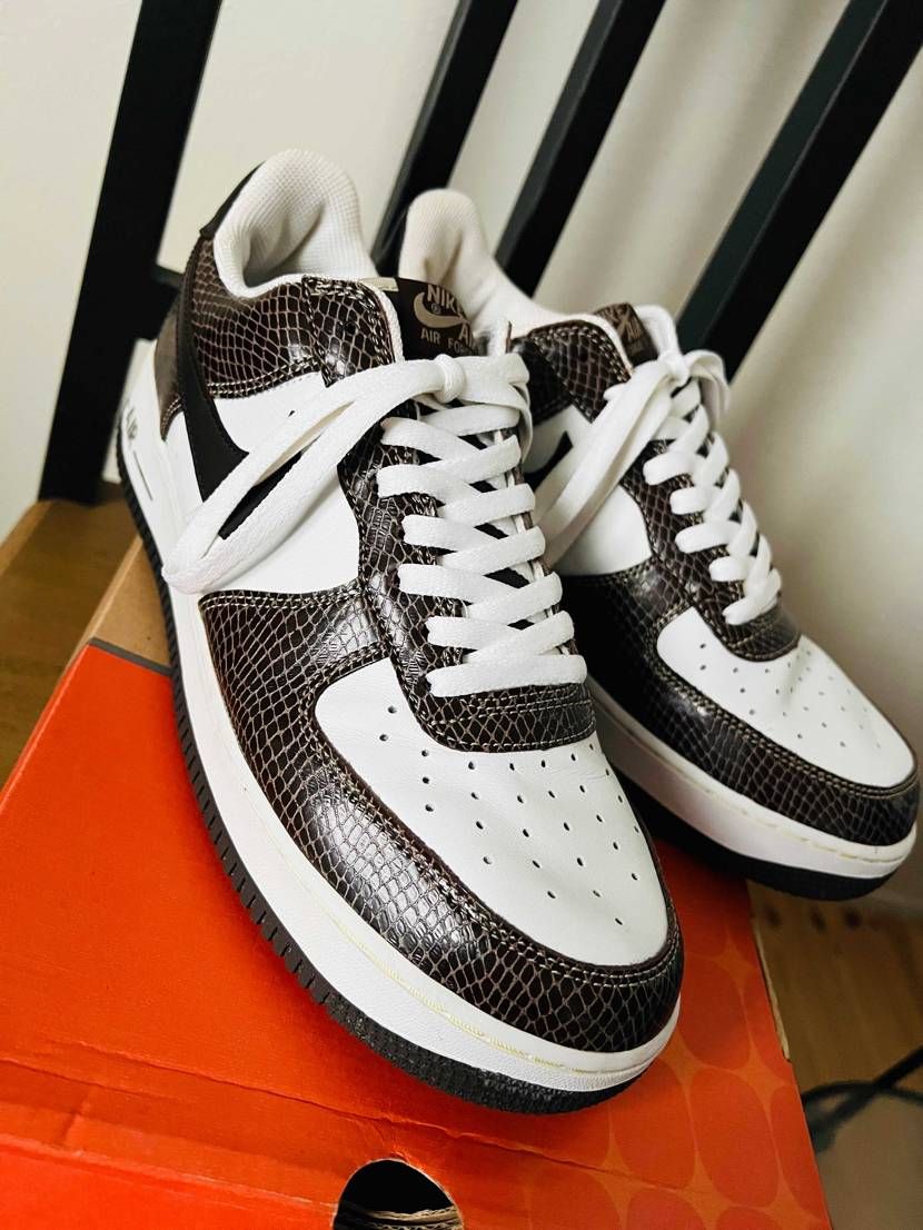 持ってるAF1の中で、これだけ全く黄ばみが出ない茶蛇😄
ミッドソールの糸だけ黄