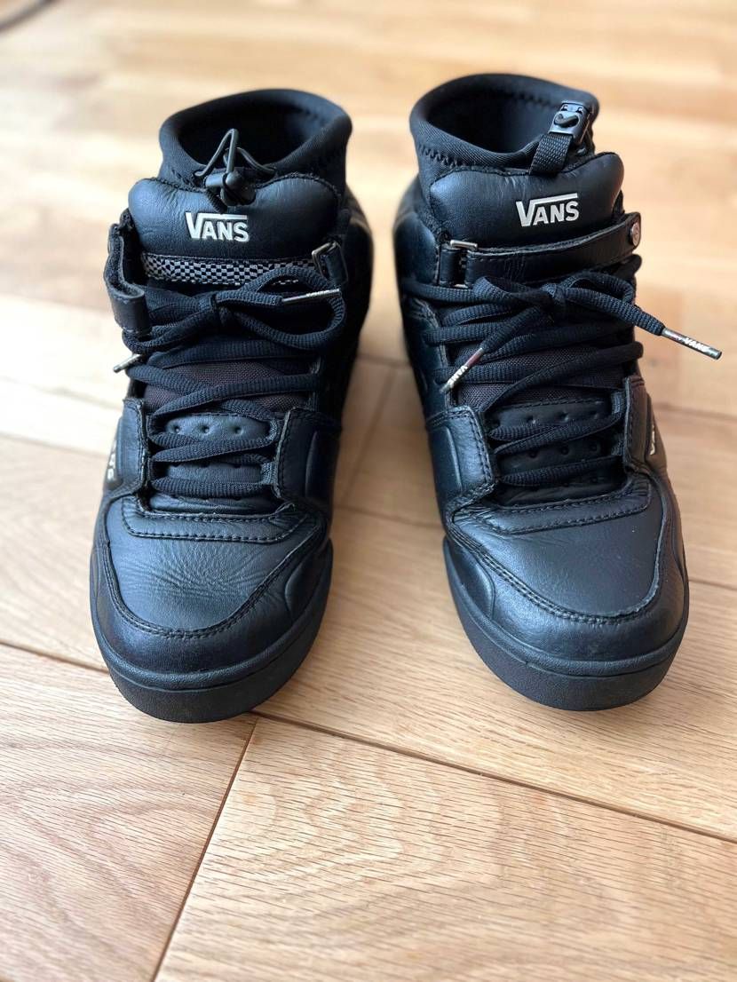 スニーカーの整理をきてたら出てきたVANSの
モデル名不明