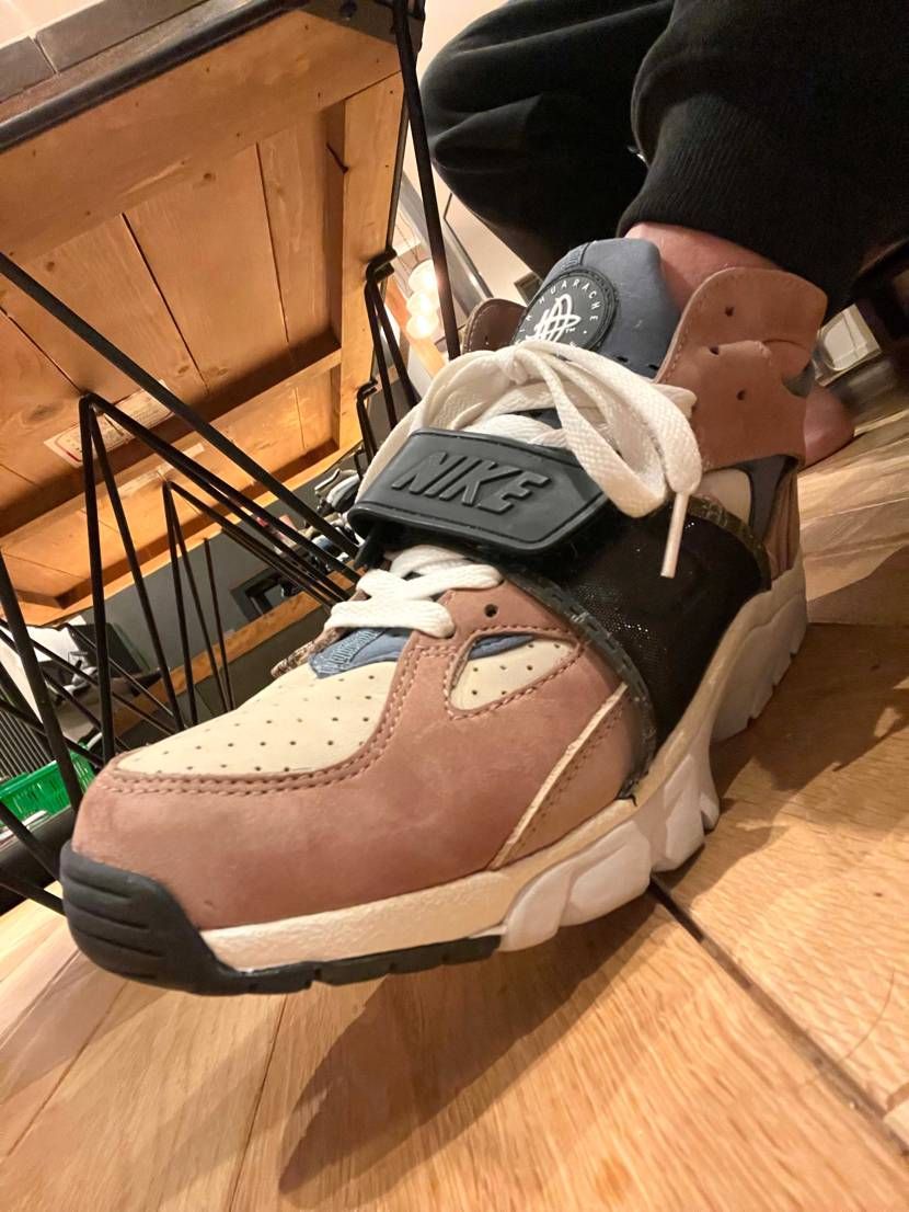 今日はエアトレーナーハラチ・エスケープ😆
この色味がたまらなく好き。
ベルク