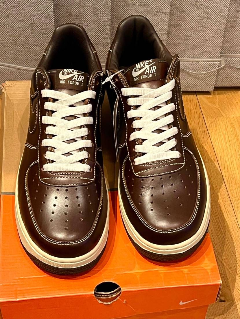 今日の愛でスニーカーはAF1プレミアム😄
これは革を撫でて