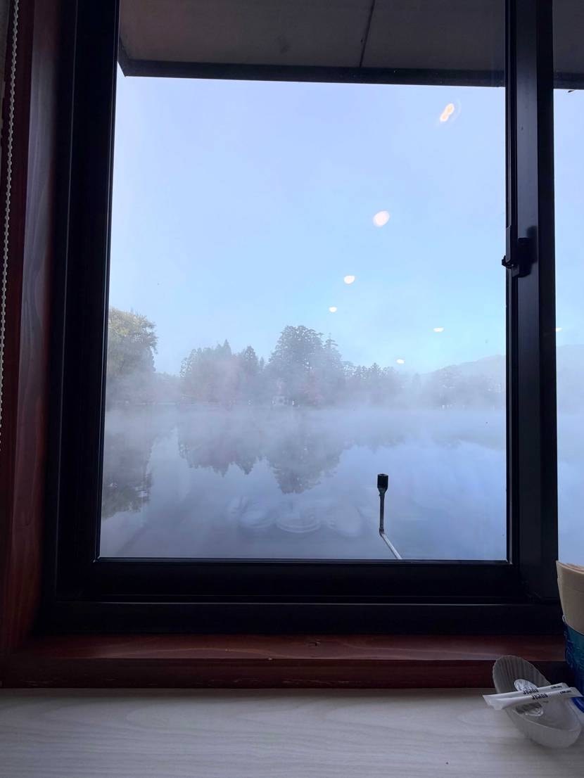 ヴェイパーワッフル履いて旅行行ってきた☺️金鱗湖の朝霧が最高