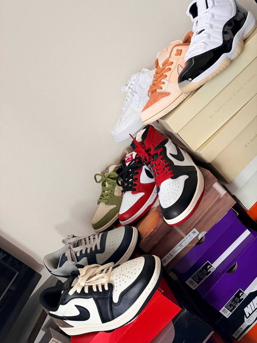 少ない休みの日に、ついつい同じお気に入りを履いている…はたして持ってるスニーカー