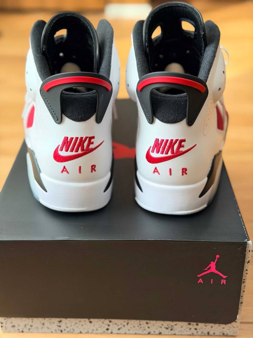 過去のカーマインは、ほぼ履かないまま加水分解して後悔したので