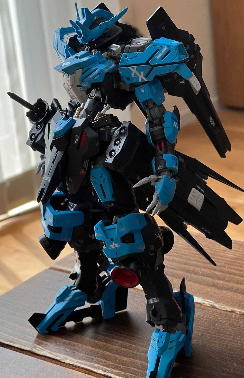 今日は暇だったのでガンプラ作ったり、履けてないスニーカーを眺