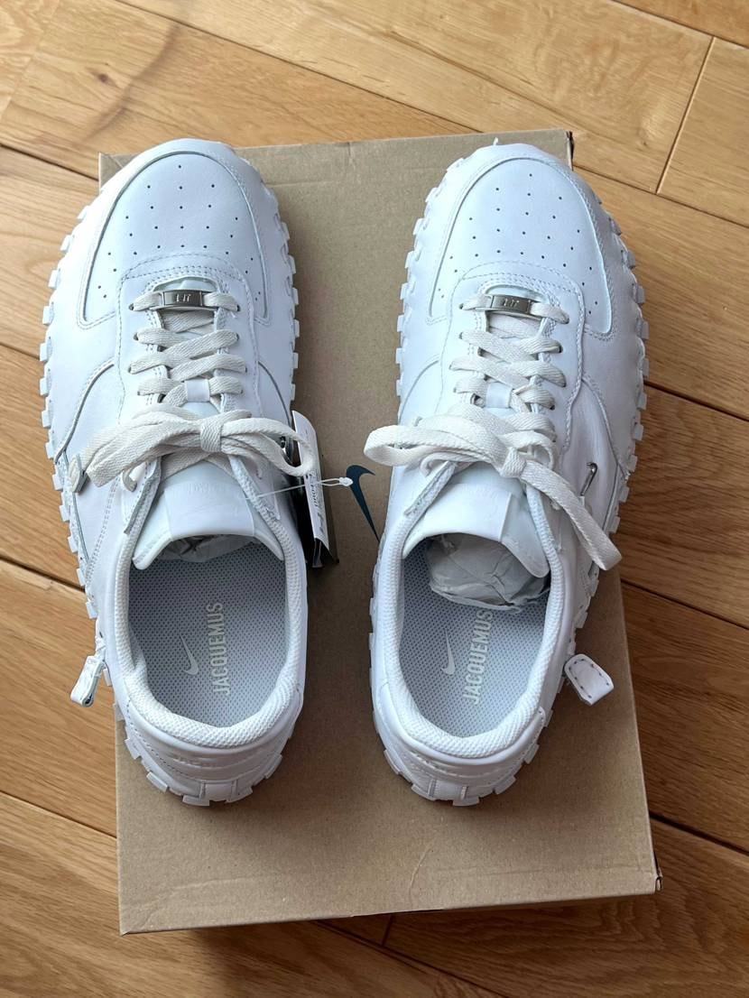 早くこいつも履きたいんだけど、白のAF1ならジャクムスが気に