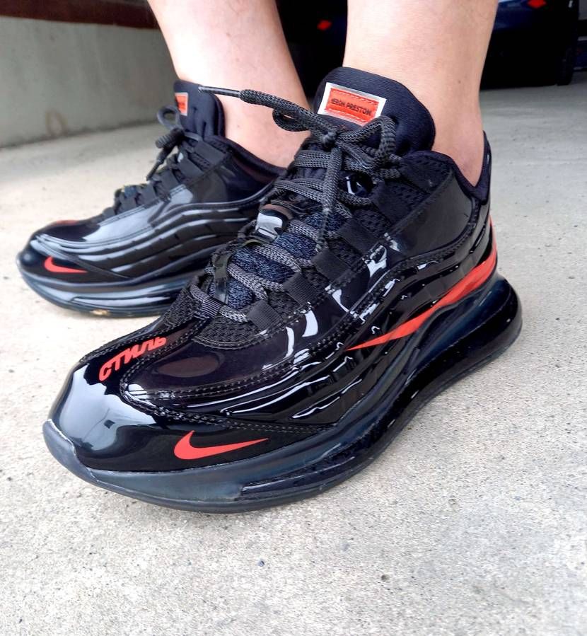 本日は雨に強いAIR MAX 720/95で。