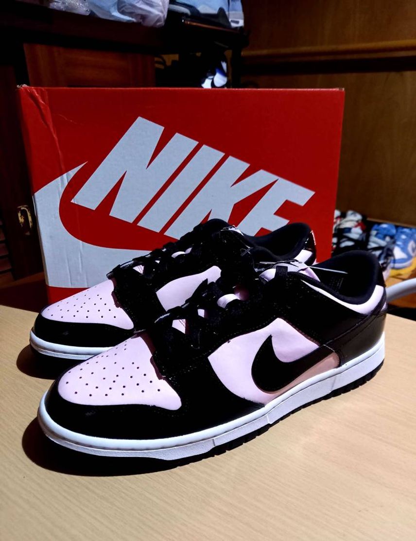 NIKE.comで購入出来た黒ピンクダンク。
ピンク色もいやらしい感じがなくて