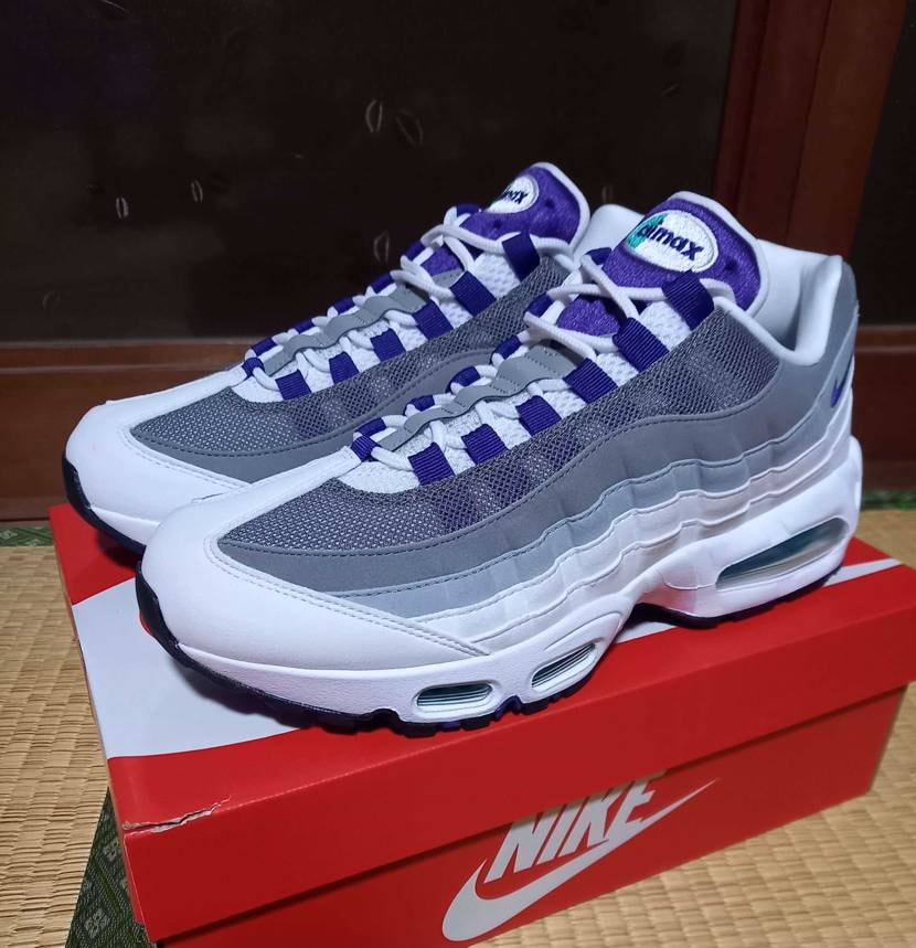 先日NIKE.comで購入したAIRMAX95グレープが届いた🎵
ウィメンズモ