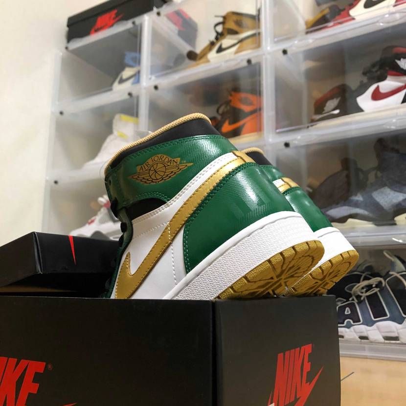 ご縁あって、ある方からお譲り頂きました。
AIR JORDAN1 RETRO 