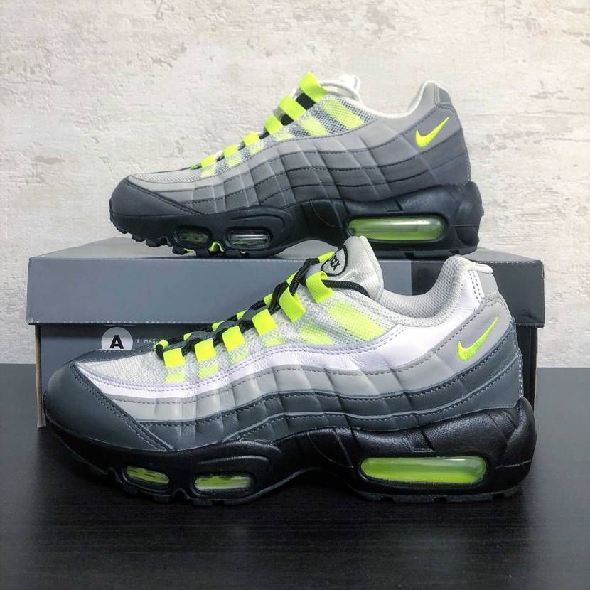 by you unrockedのairmax95がようやく到着！
早速本家と並