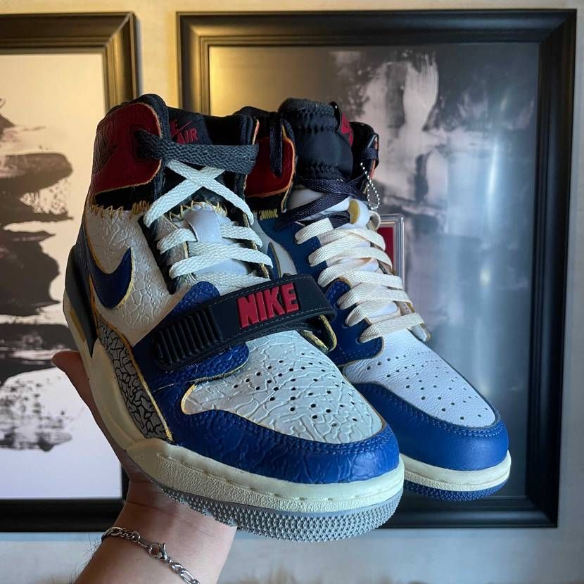 ついに手に入れたunion jordan1と以前カスタムしたlegacy312❤