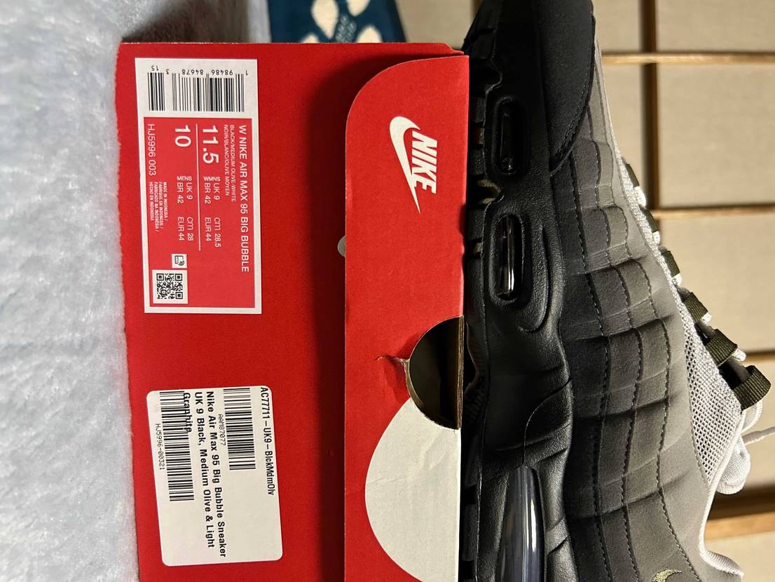 今日到着しました。商品タグのところはWの表示がありました。