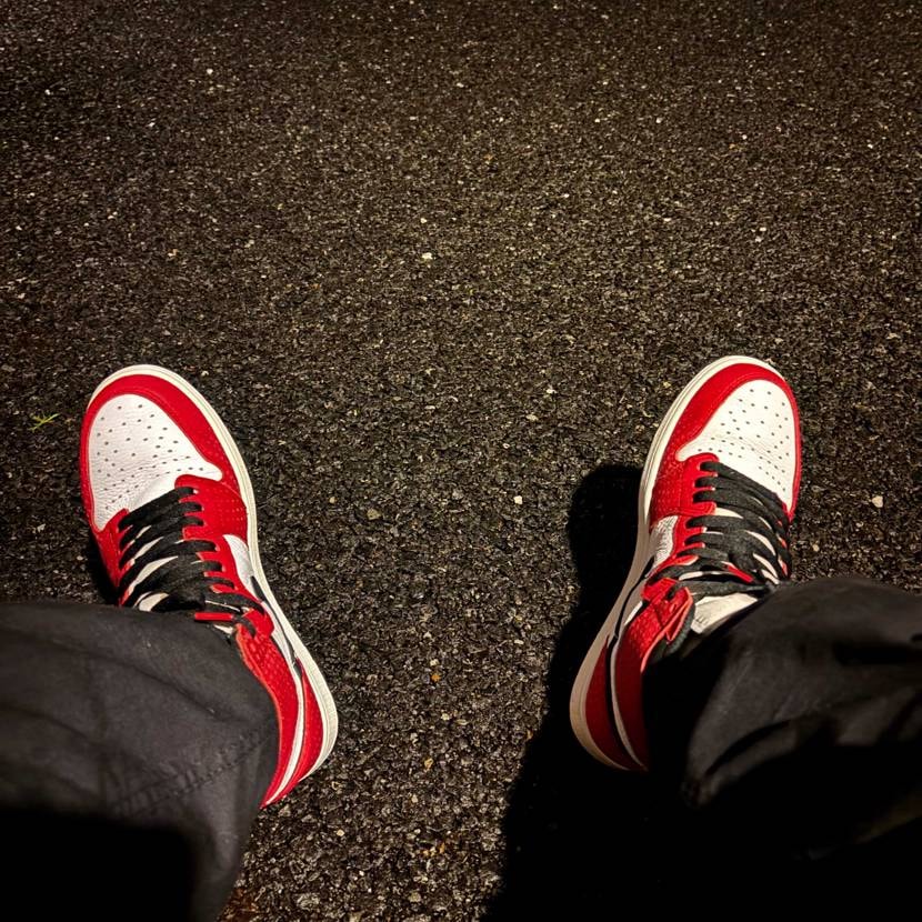 ずっと欲しかったスパイダーマンのAJ1買った
同期にいろいろ相談乗ってもらって