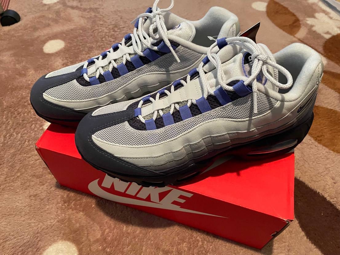 NIKE店舗で購入しました。良い色😊です。