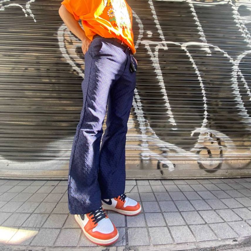 大阪のどっかのシャッターアートを背に1枚パシャリ📸🍊
#AJ1
#Par
