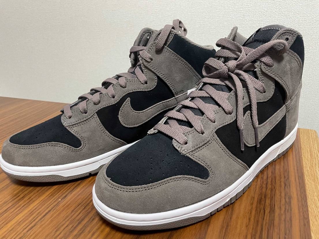 付属の茶色より黒のシューレースにしたら結構渋くなりましたので